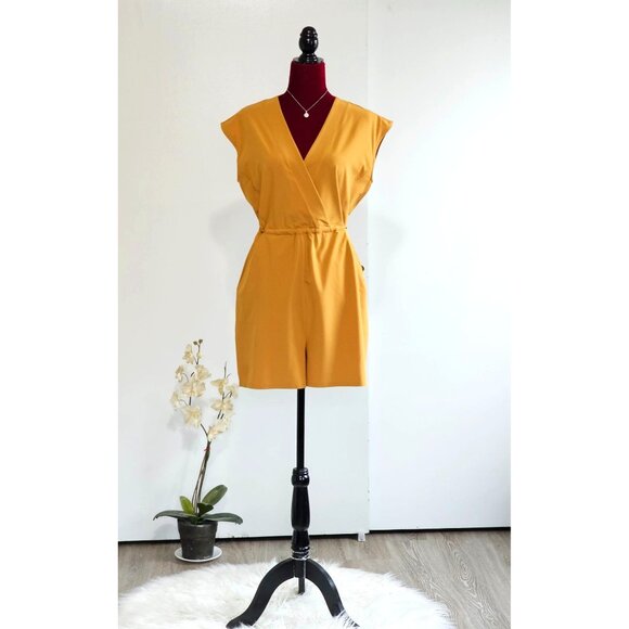 Athleta Women Marlow Drawstring V-Neck Short Sleeve Romper Tuscan Gold Sz S 2339 - Picture 1 of 13
